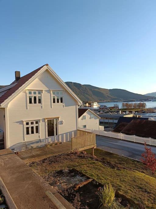 Charming House In Ulsteinvik With Free Parking Villa Kültér fotó