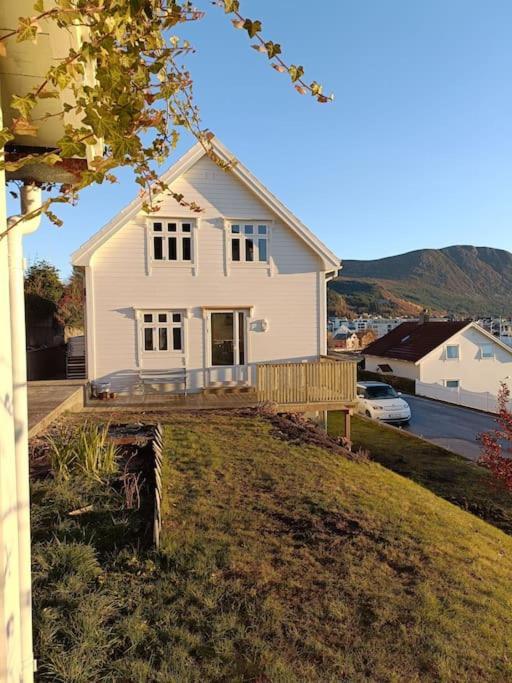 Charming House In Ulsteinvik With Free Parking Villa Kültér fotó